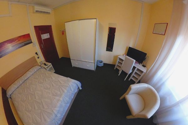 Giappone Inn Parking (Livorno)